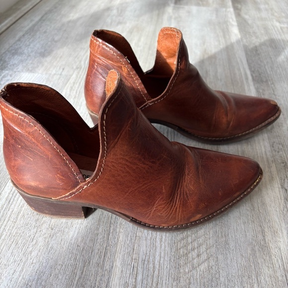 Steve Madden women's brown leather Austin bootie - Picture 3 of 11